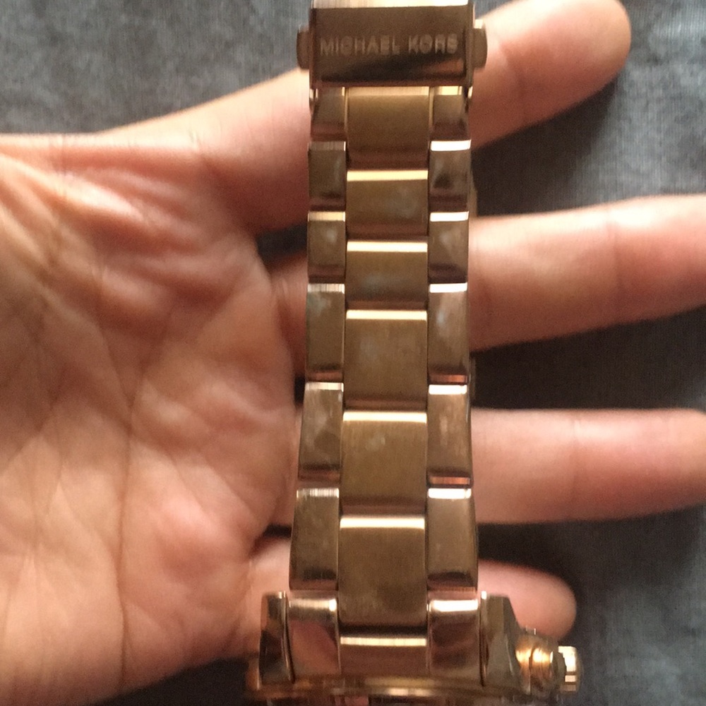 Michael Kors rose gold watch - Picture 3 of 4